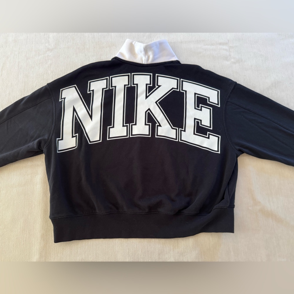 Nike 3/4 zip ladies sweatshirt. Size medium.
